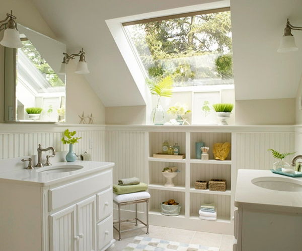 Attic set-branco-casa de banho com-verde-plantas