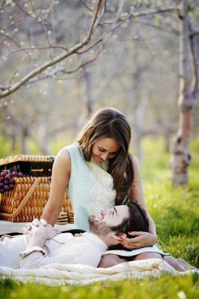 Den perfekte piknik full ømhet