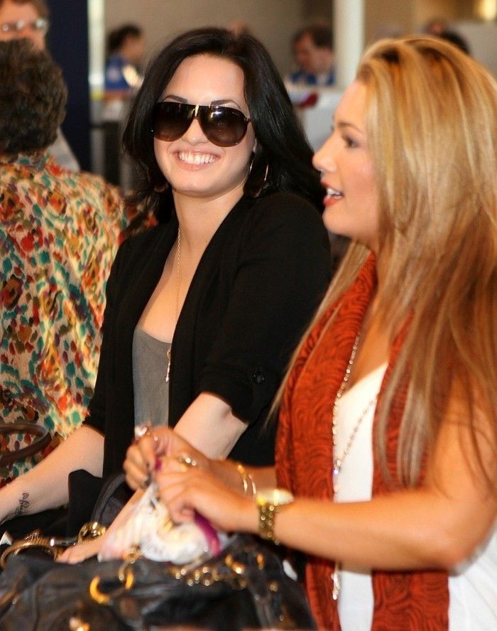 Demi-Lovato-med-tatovering på håndleddet