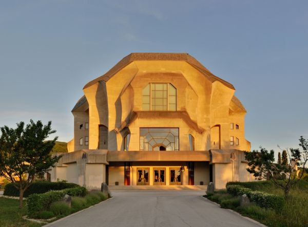 Dornach _-_ Goetheanums arkitektur organiskt friska-build-build-organisk