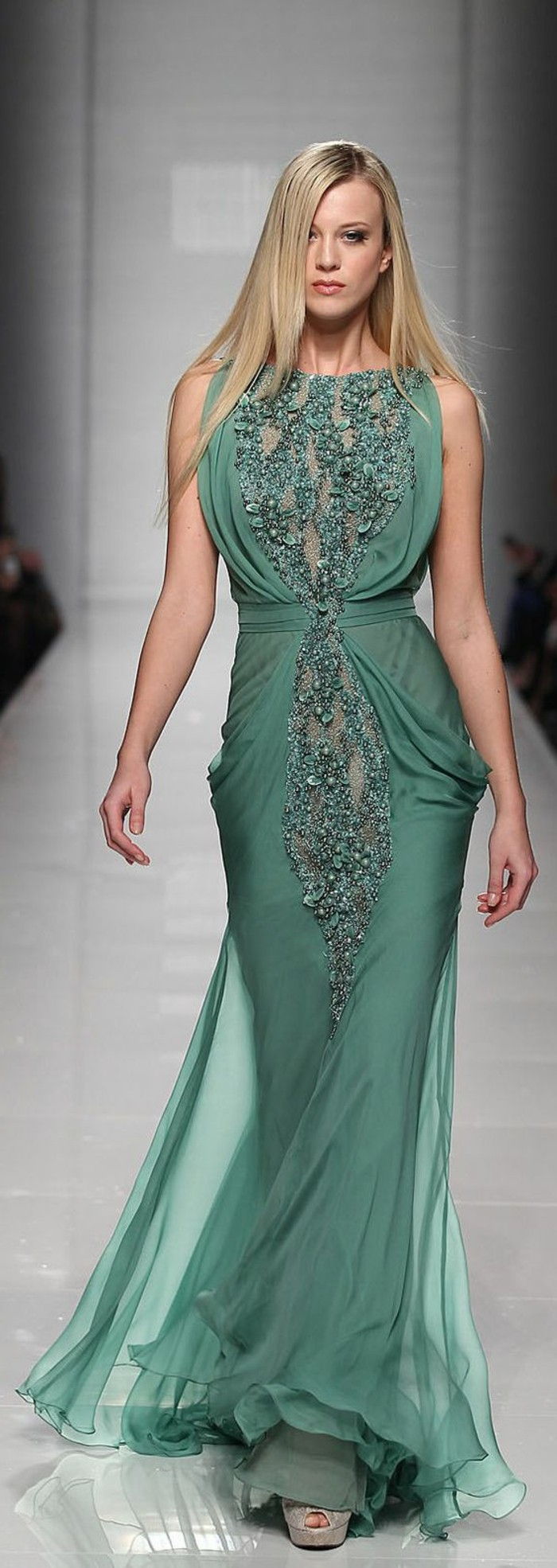 Elegantiškas suknelės-žalia-Haute-Couture