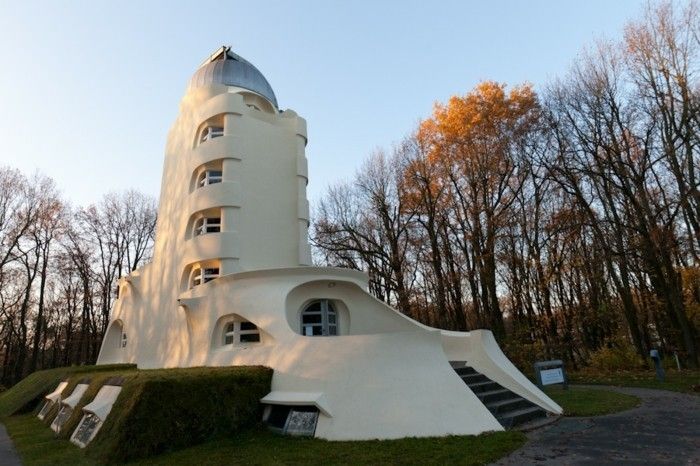 Dışavurumcu mimari Sonbaharda Einstein Kulesi