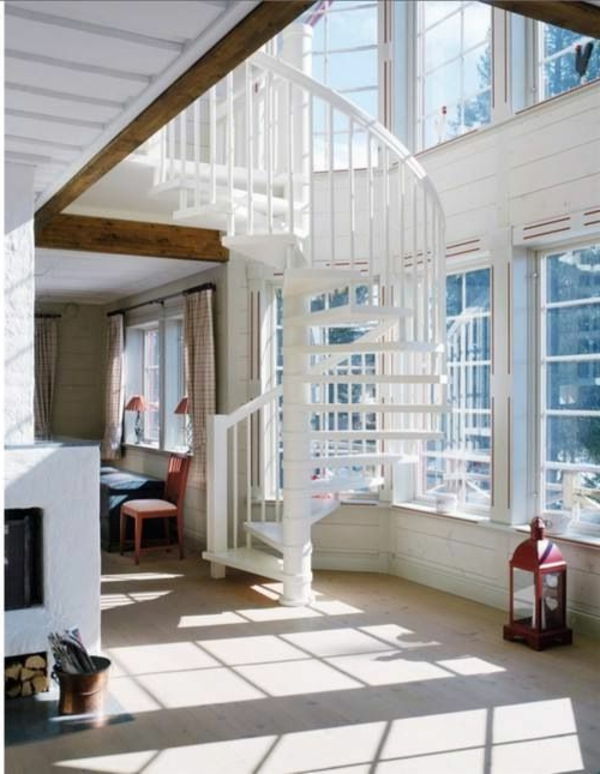 Zunanjost Moderna zunanjost stopničasta spiralno stopnišče-bela