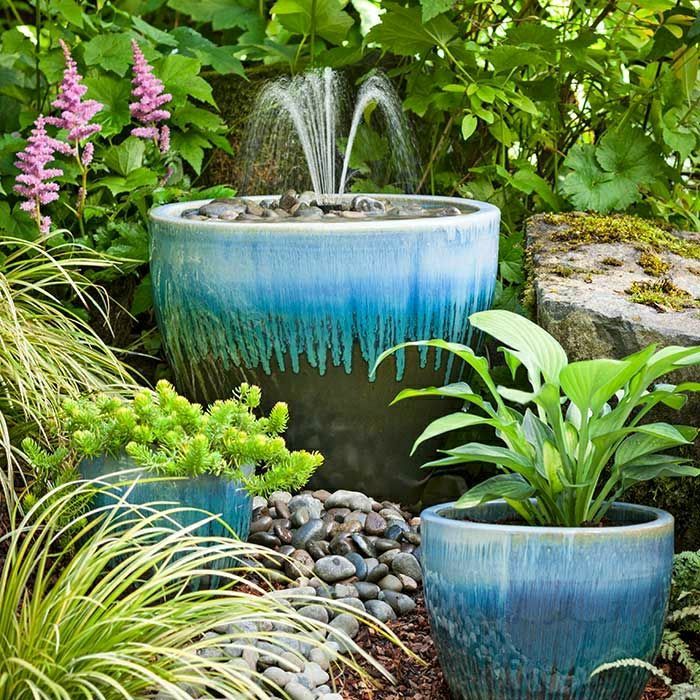Garden Courtyard keramická fontána dekoratívne kamene kvety črepníkové rastliny