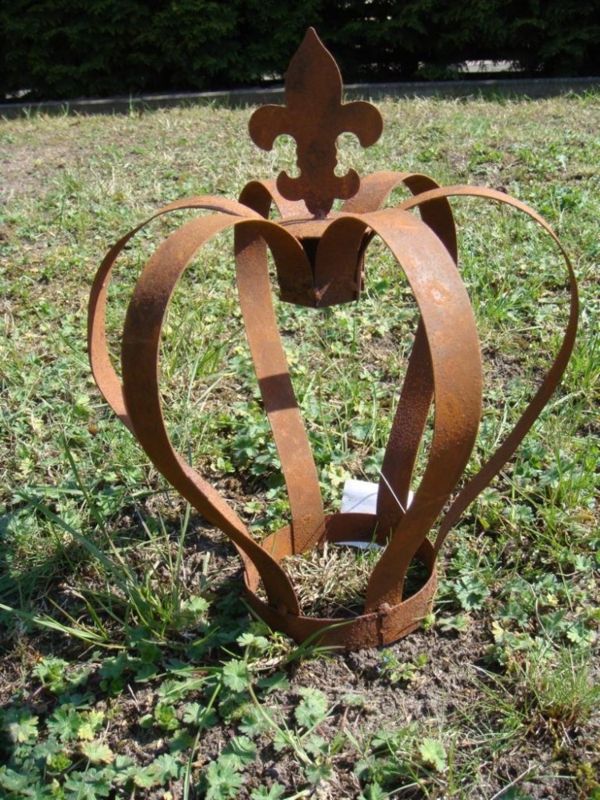 Gartendeko-av-rust krone figur