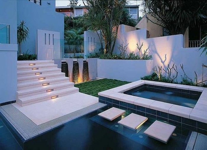 Projektowanie ogrodów-nowoczesny-z-basen-i-tylne oświetlenie