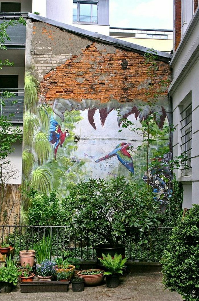 Bina tuğla duvar grafiti resim bitkiler Palmiye papağan egzotik