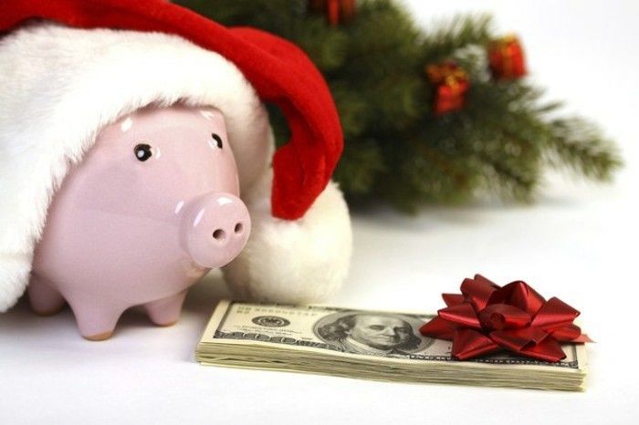 pinigų dovanos Kalėdų-Piggybank-su-muetze-ir-pieštuku banknotų