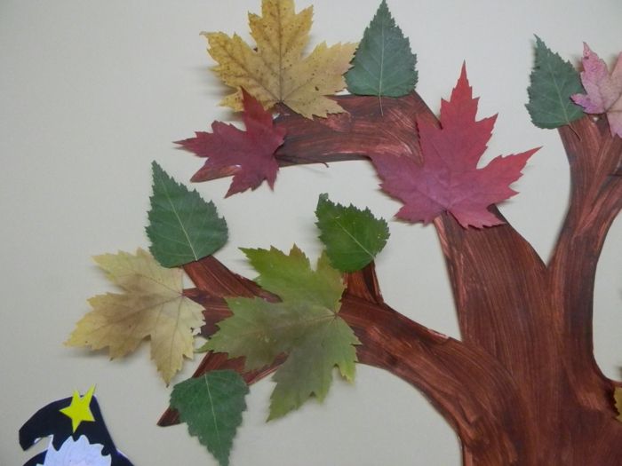 Fall amatai-su-vaikais-medis-su-spalvinga lapai