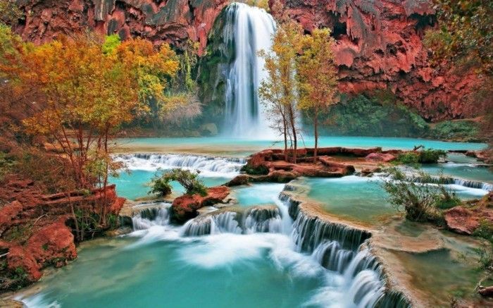 Tapety Waterfall czerwony jesienią
