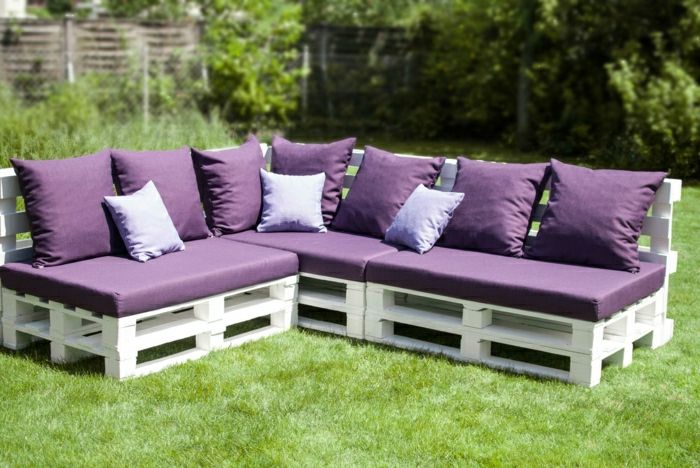 Dvorišču vrt-design-belo-paleta kotiček kavč-vijolična blazine trave