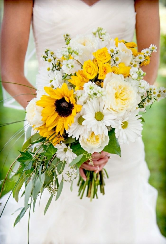 Vestuvių puokštė saulėgrąžomis ir balta-geltona rožė Gerbera