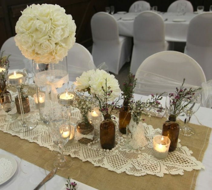 Poroka tabela dekoracijo Sveče in bela-vrtnica