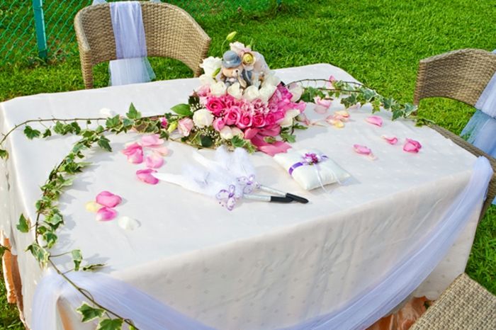 Poroka miza dekoracijo in stoli-od-polyrattan