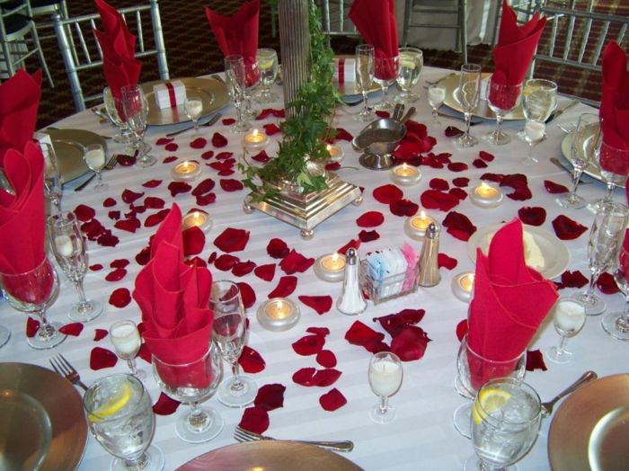 Poroka tabela dekoracijo-belo-rdeče-svečke-majhna