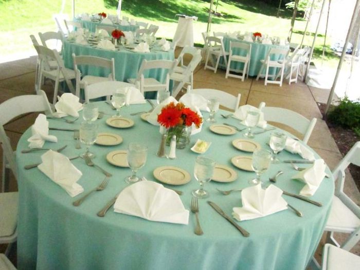 Poroka tabela dekoracijo in bele serviete Red Flowers