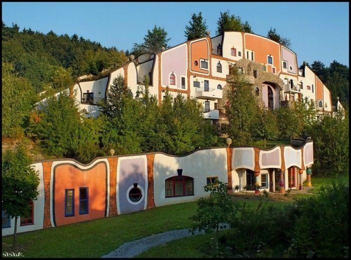 Hundertwasser arhitektura Okolje Narava Dorf7