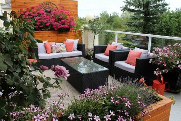 Fikirler-için-Çiçek küvet modern sulama-deco-yastık-vaha-bahçe tasarım fikirleri-Gartengestaltung-örnekleri-bahçe tasarım fikirleri