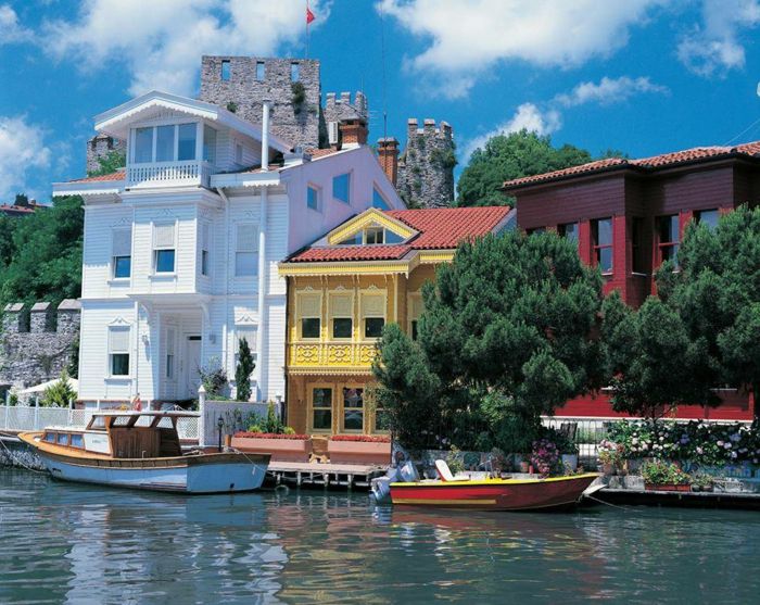 Istanbul atrakcie - štvrť-ANADOLU HİSARI-on-the-Bospor