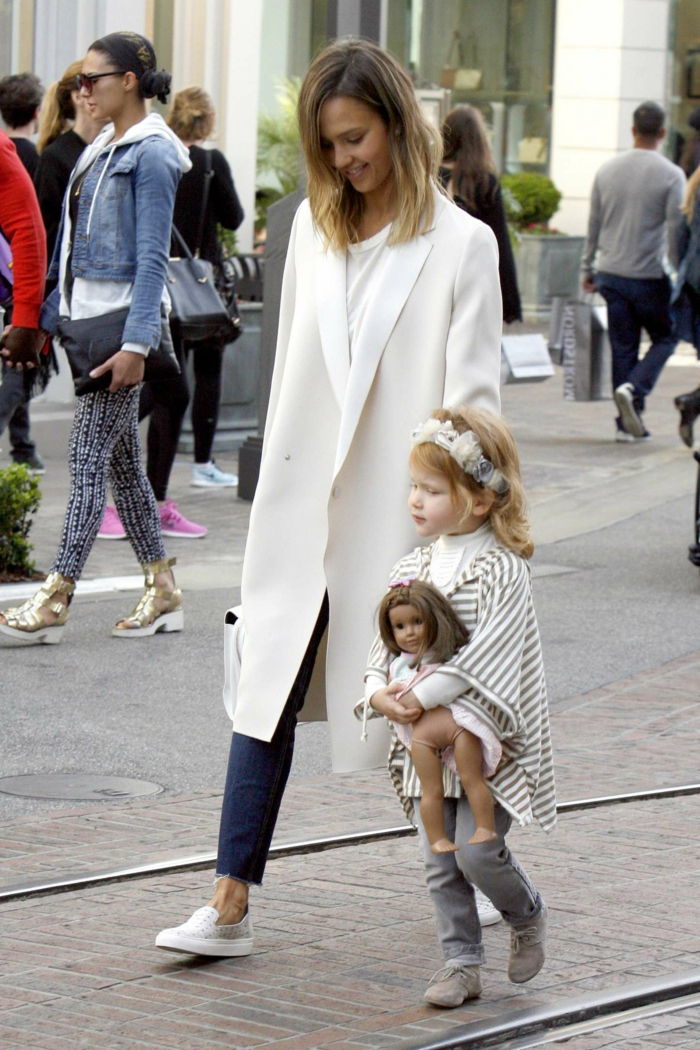 Jessica Alba biały płaszcz długi modelowe dżinsy Sportowy strój-małe dziecko lalka