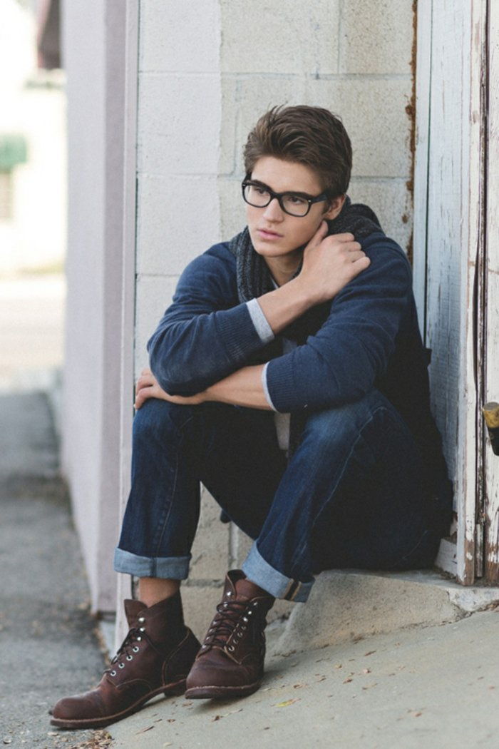 Boy Jeans blå genser-skjerf-nerd-briller-svart ramme