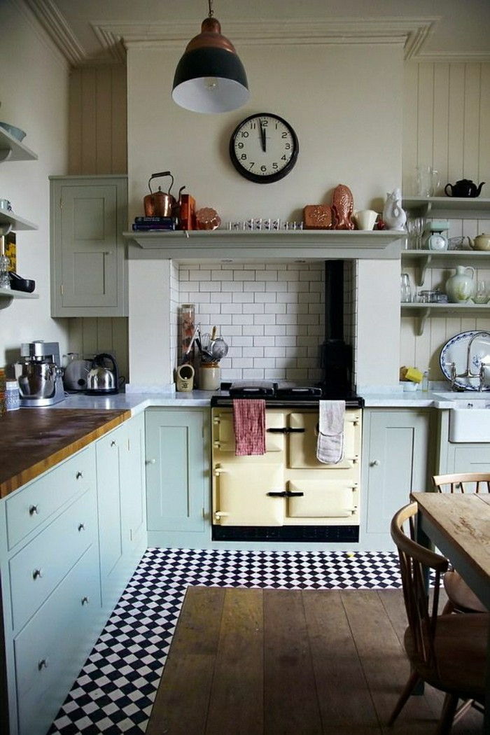 -Bucătărie confortabilă vechi ceasuri de perete-industriale lampă dulapuri albastre