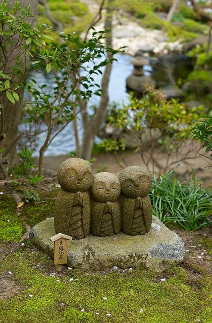 Kamakura Japonsko zen záhradné kamenné postavy