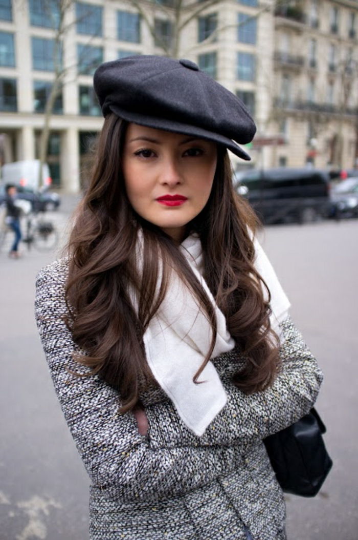 Tjejer Street Fashion vinterpäls-halsduk-vit-svart-hat-fransk-hat-chic look