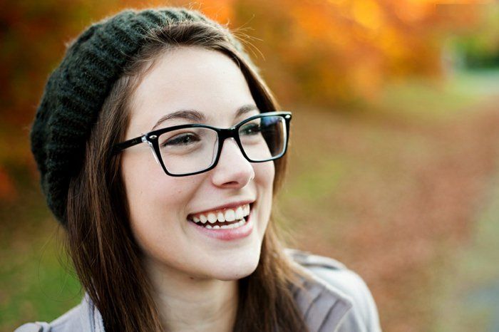 Jenter strikket lue nerd-briller
