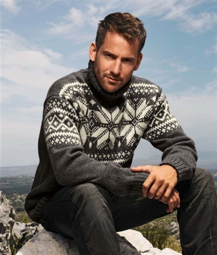 Norwegian maglione-uomini-con-ornamenti
