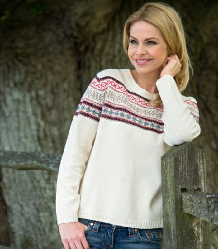 pulover norvegiană și elemente de culoare albă-