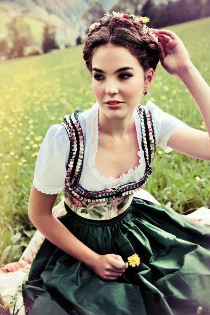 Oktoberfest oblačila Dame on-a-travnik