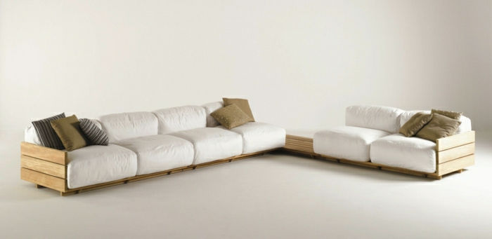 Paletne-kavči-elegantno-elegantni-belo-oblazinjeno