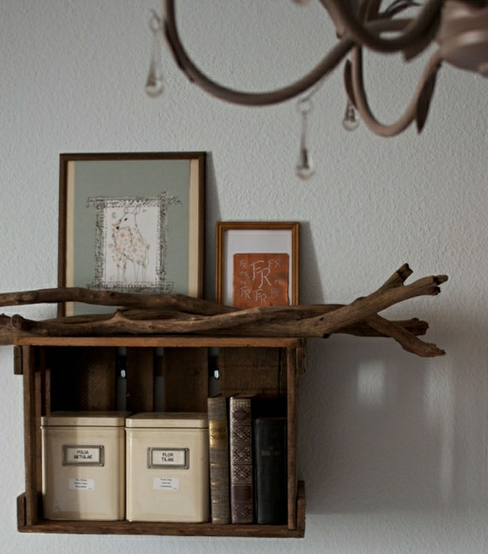 Shelf-da-vino casse e rustico-rami Driftwood libri immagini lampadario Antler