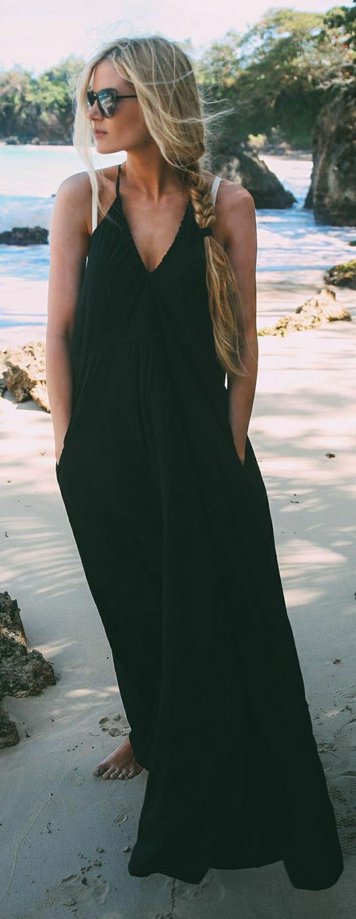 Piesočná pláž Summer čierne dlhé šaty slnečné okuliare