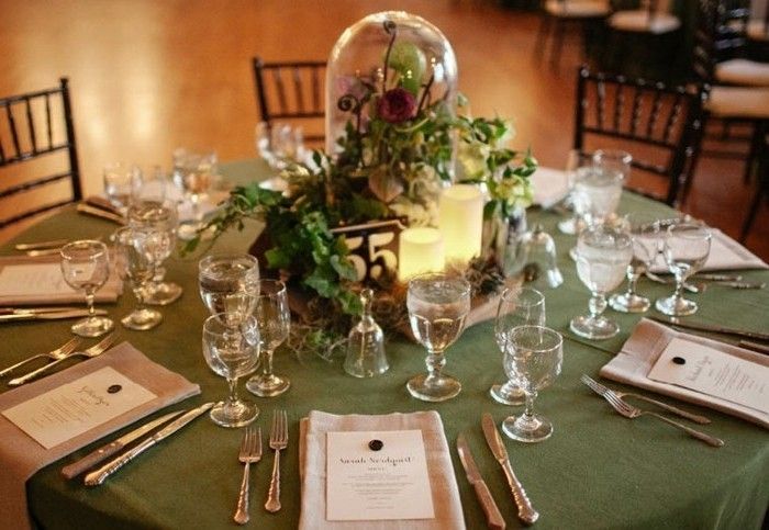 Gražus stalo papuošimas-su-žalia staltiese
