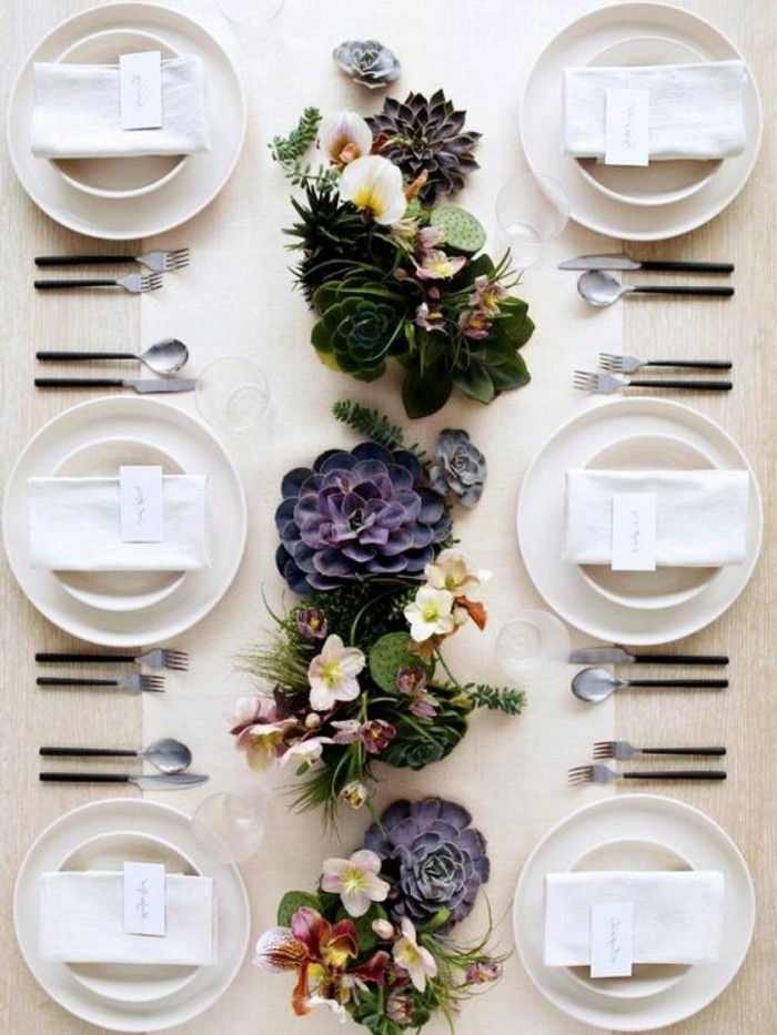 Gražus stalo papuošimas-su-violetinės gėlės