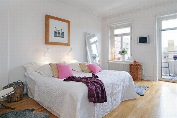 Spalnica-design-v-skandinavski-style polno posteljo s košarami Zaboj Mirror mer