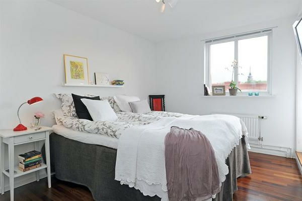 Spalnica-design-v-skandinavskem slogu bela spalnica pordelost poudarki