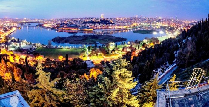 Pozoruhodnosti-Istanbul-The-Golden-Horn-Turecký Haliç-Bosphorus Bay v Istanbule