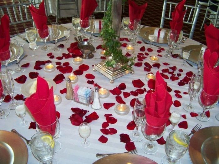 Servetėlės ​​stalo papuošimas-in-raudonos spalvos