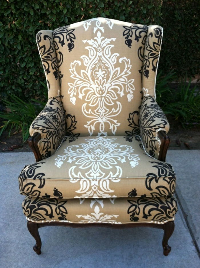 Chair-bege-base-preto-branco decoração em estilo barroco, elegante e aristocrático
