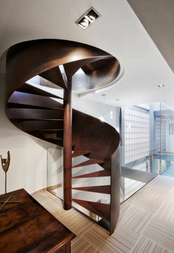 Spiralno stopnišče-of-les-s-a-neverjetno zasnovo
