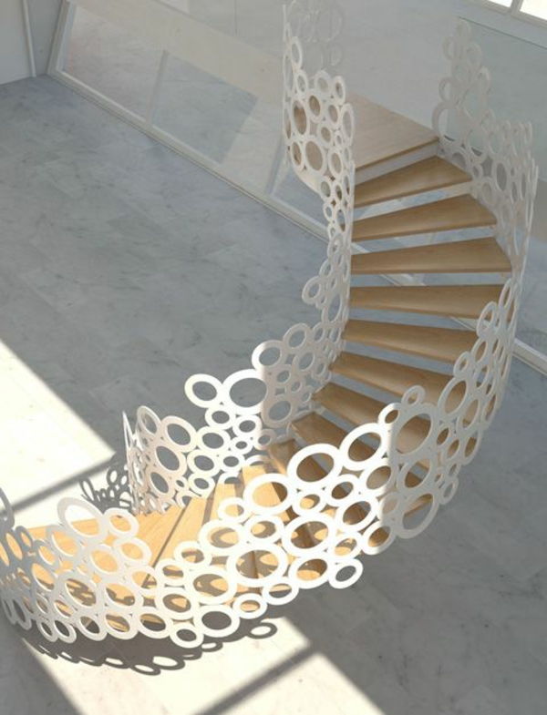 Spiralno stopnišče-z-neverjetno-design-z-belo-ograjo