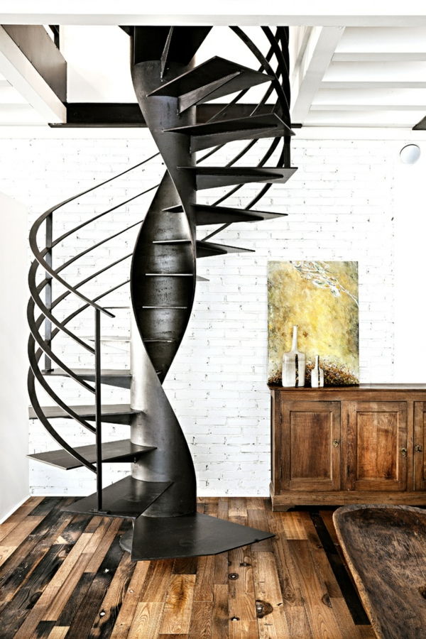 Spiralno stopnišče iz kovine s-zelo-lepo-design