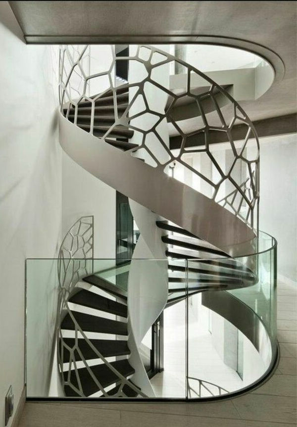 Spiralno stopnišče-z-zelo-lepo-Design--