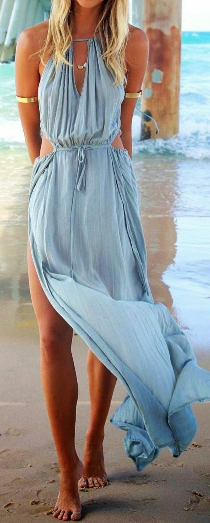 Beach Summer Long džínsové šaty a zlaté náramky