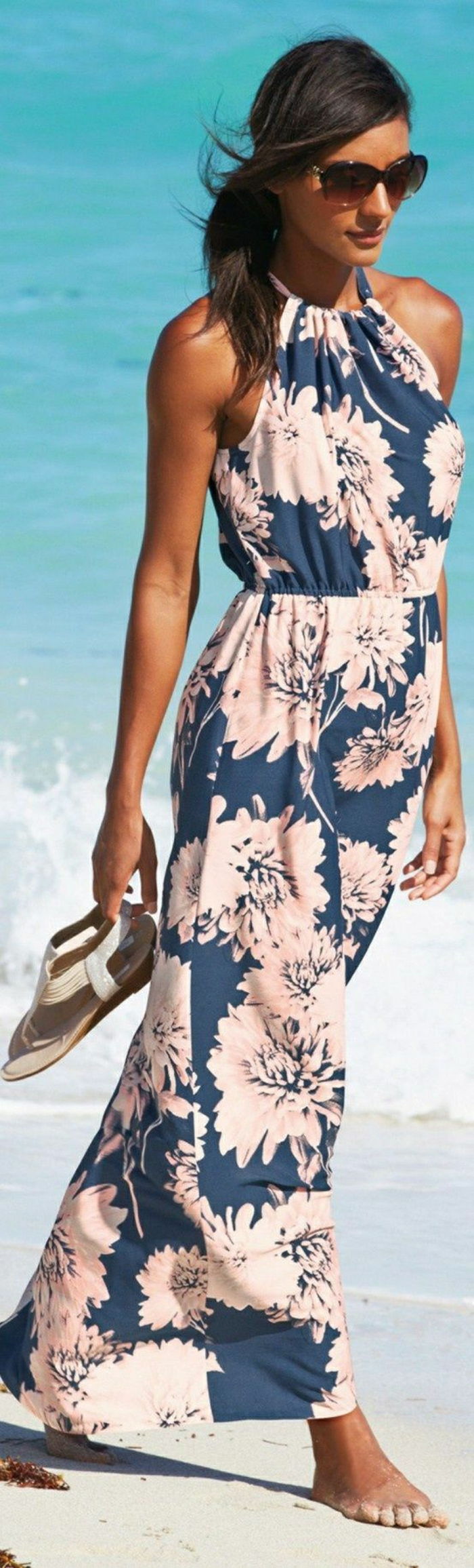 Beach dlhé letné šaty-modro-ružové kvety sandále slnečné okuliare
