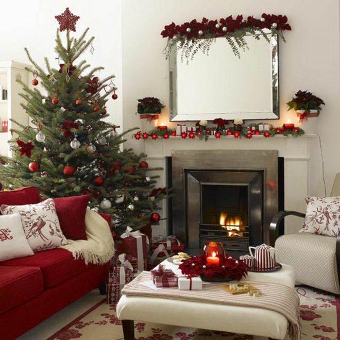Tannenbaum-dnevna soba kamin-rdeče-božični okraski-rdeči kavč