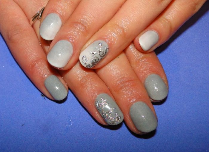 Thermo-gelakte nagels-grijs-wit-gloss decoratie